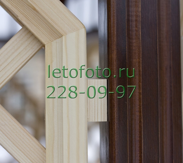 Большое фото вариант 171005-4 Декоративные решетки внутри беседки закреплены на деревянных вставках