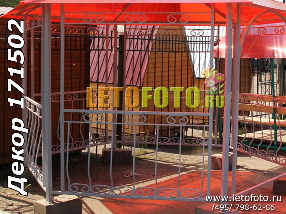 Большое фото вариант 201203-2 Беседка для дачи из поликарбоната Праздник, на фото прямой декор из металла, цвет светло-серый, поликарбонат красный.